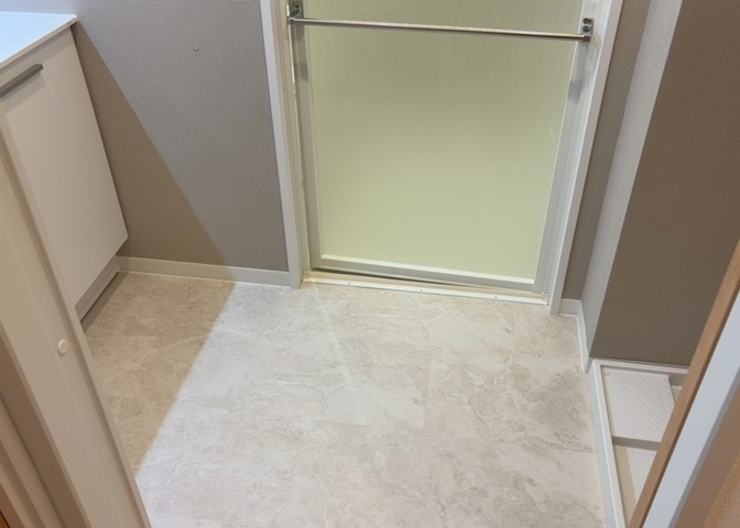 洗面脱衣所は「体を綺麗に整える場所」という目的と役割を持っています。そして便利で使い勝手のいい「体を綺麗に整える場所」にするためには、配置や動線、照明や収納計画をしっかりと検討しておく必要があります。