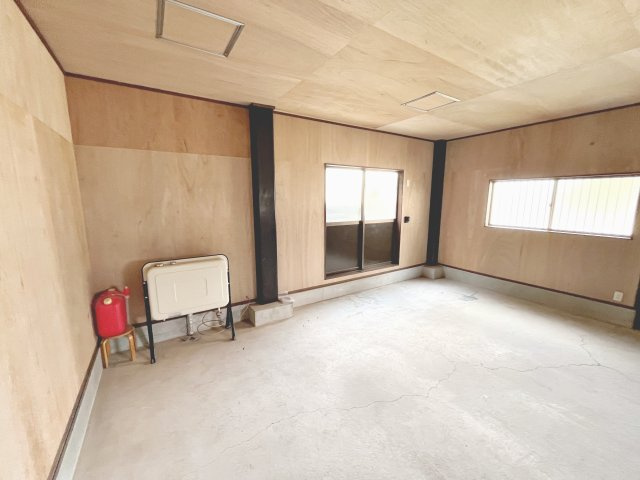 明るい色調の室内です