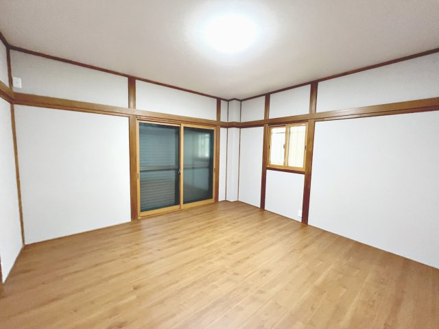 コンパクトで使いやすい洋室です
