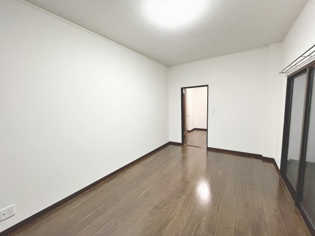 個人の部屋や寝室として使える洋室です