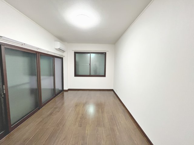 広々とした洋室です