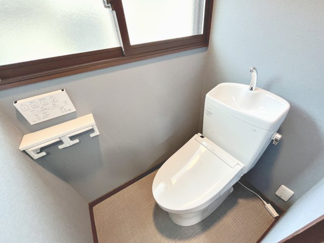 コンパクトで使いやすいトイレです