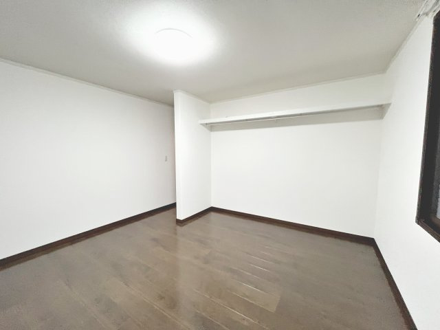 個人の部屋や寝室として使える洋室です