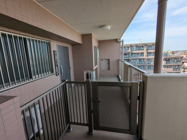 プライバシーが確保できる広い専用ポーチ