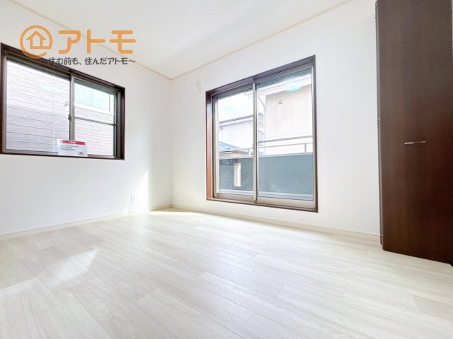 広々使える収納付きの洋室です♪