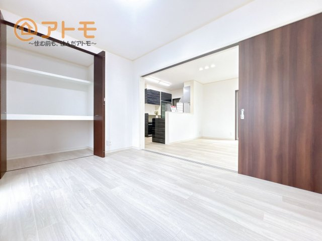 広々使える収納付きの和室です♪