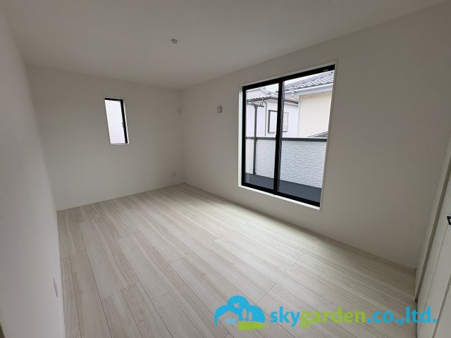 落ち着いて過ごせるお部屋なので、寝室にいかがでしょうか