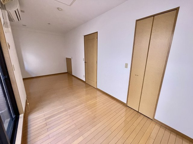 下階のマルチルーム約8.8帖。主寝室にも子供部屋にも趣味のお部屋にも多彩な用途で利用可能です！