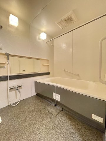 「1620タイプ」のゆとりのあるユニットバス。梅雨時や冬場に嬉しい「暖房・換気乾燥機能付きの」ユニットバスです。