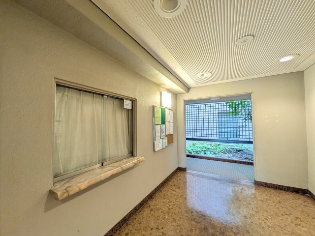 管理人様がこまめに掃除されており各共用部分は清潔に保たれております。