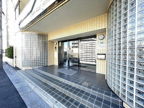 マンションの顔でもある、高級感漂うエントランス。
