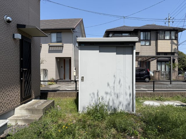 あると便利な屋外物置。収納スペースの確保できます。