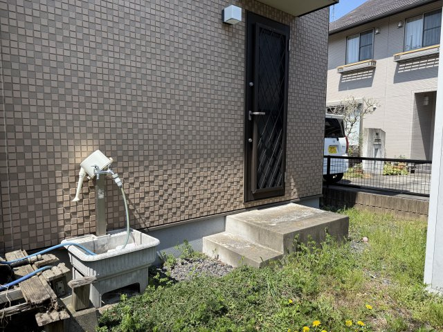 立水栓があり、庭やベランダの掃除や水遊び、レジャーなどに活用できます。