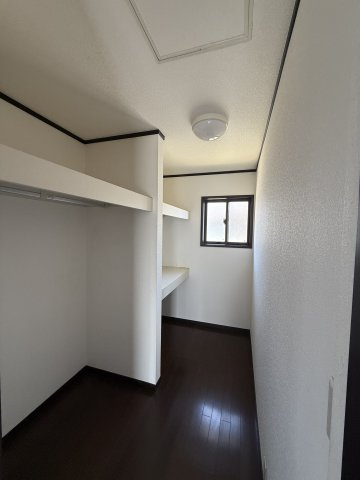 物をしまう場所が確保できるため、家の中が散らからず広々と快適に暮らすことができます。