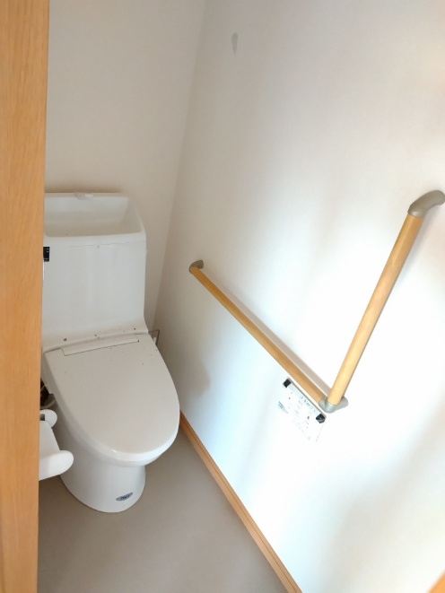 トイレ内手すり付き
