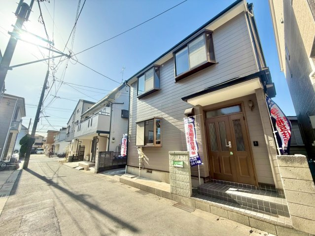 前面道路は南東側で約4.0ｍ公道道路です。