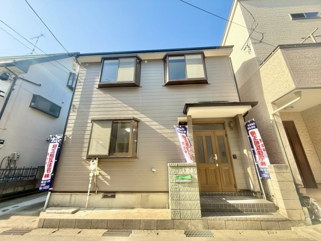 正面からの写真です。外壁もきれいです。
