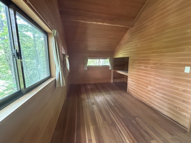 押し入れ収納を備え荷物も整理できます。