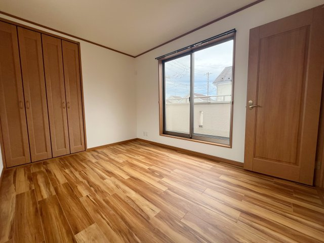 【洋室6帖】南向きで日当たり良好です！