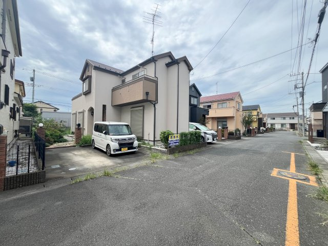 前面道路含む現地写真です