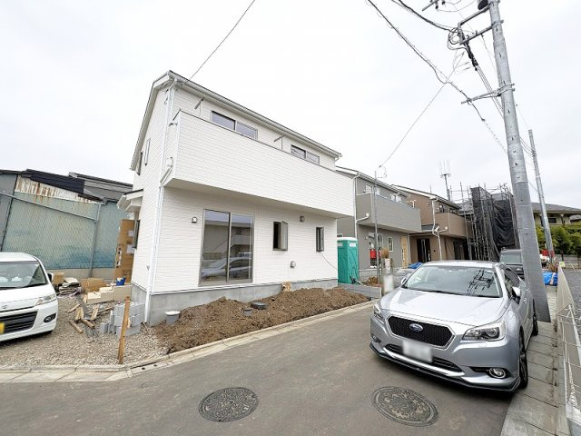 スーパーやコンビニ、ドラッグストアも徒歩10分圏内に揃います。