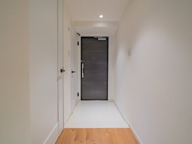 木目調を基調とした内装デザインが、住まい全体に落ち着いた雰囲気を演出し