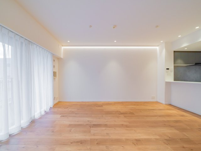 間接照明のやわらかな光が、住まい全体にホテルライクな落ち着き演出しています。