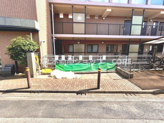 共有部分は、住民なら誰もが使える設備のこと。例えば廊下・外部階段やエントランス・ゴミ置き場などがあります。