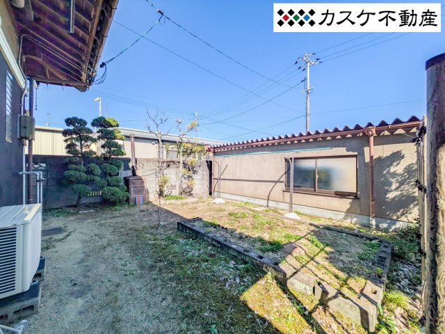 東側の庭は洗濯物を干しても道路から全く見えません◎