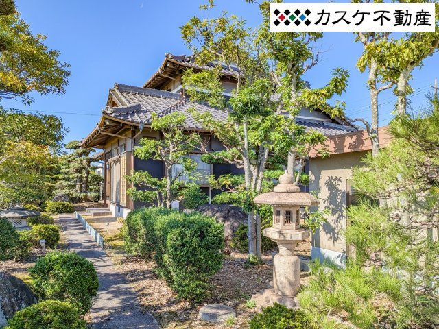 趣のある四季を感じられる日本庭園。縁側からの眺めも素敵です♪