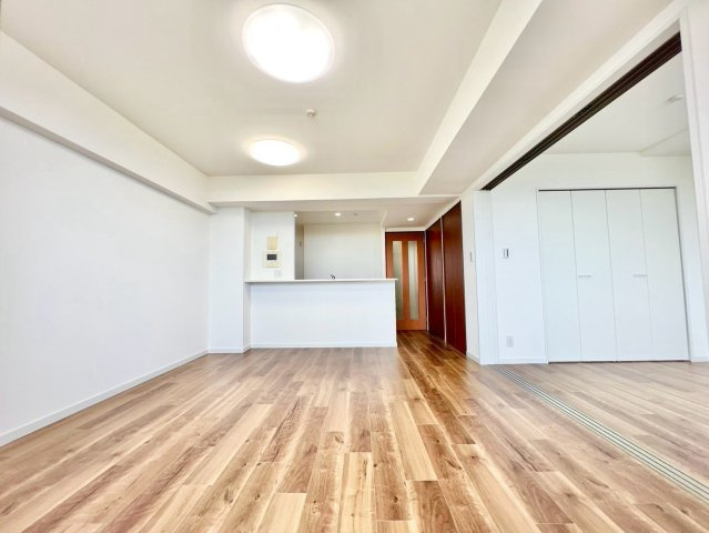 家具を置く前から暮らしが浮かぶ、素直で使いやすいLDK空間。