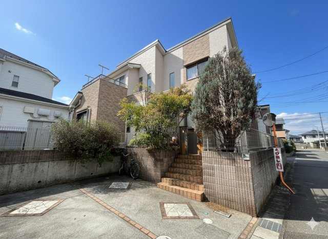 たっぷりの陽光と心地よい風が舞い込む住まい♪     　