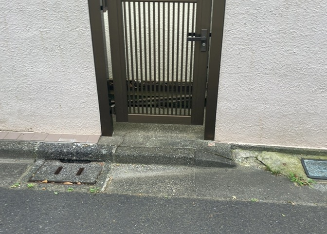 庭があることでガーデニングや家庭菜園はもちろん、こどもの遊び場やペットを放して遊ぶことができます。また、家の周囲に余裕があるということです。隣地との間があれば、十分な日当たりと、風通しが確保できます。