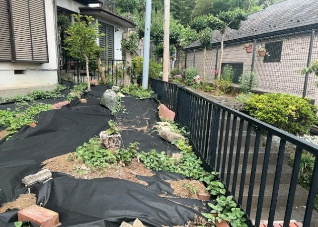 土地の面積＝住宅面積ではありません。建ぺい率の問題などで、土地のある場所によって住宅を建てられる面積は限られています。高さもしかり、「土地」という言葉の中には、建築条件も含まれると考えておきましょう。