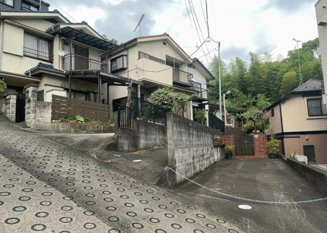 ハザードマップは自然災害による被害を予測し、その被害範囲を地図上で表したものです。近年特に災害が多くなっていますので、事前に調査すると安心できます。ハザードマップは国交省のホームページをご覧ください。