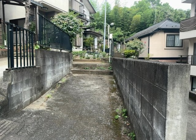 物件の詳細については、現地を見てわかること以外に、役所や法務局などで調べないとわからないことがあります。そのため、現地に行く場合は、もしこの物件を買ったらどのような生活ができるかをイメージしましょう。