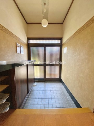 落ち着いた玄関です
