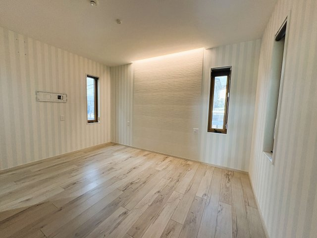 落ち着いたライティングによる寝室