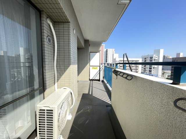 前面棟無しで南東向きのバルコニーは、陽当たり・通風・眺望良好です。　