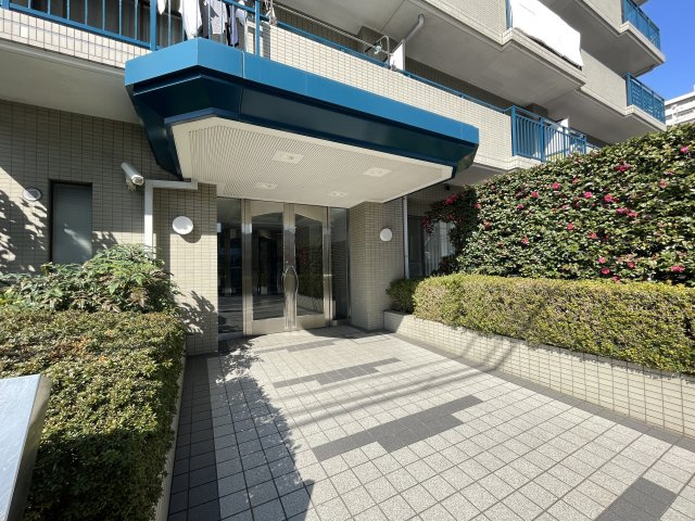 マンションの顔でもある、高級感漂うエントランス。　