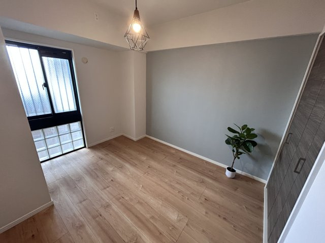 ☆Bed　Room☆プライベートなお部屋では静かに時を過ごしたい。読書をして、物思いにふける・・光りに満たされた安らぎの空間を演出しています。　