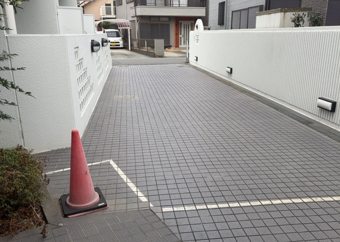 共用部分は、一棟の建物に住む区分所有者全員が共同で所有するとし、共用部分の管理、補修などは、区分所有者で形成される管理組合が行います。個人の判断で勝手に変更することはできませんので覚えておきましょう。
