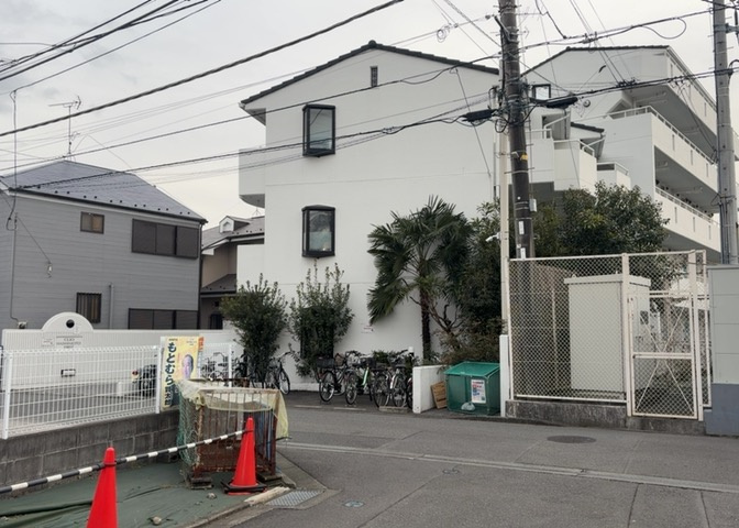 外観はマンション管理がされているかの目安になります。築年数が古いと、壁面は劣化してひび割れが生じることも！建物が古びていても細かいところが修繕されていると、きちんと管理されているなぁと感じるでしょう。