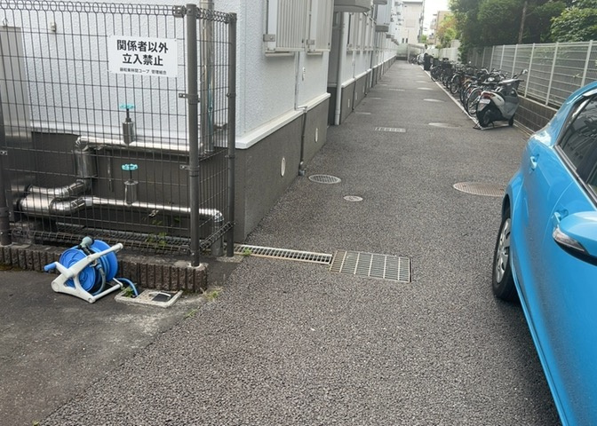 受付はマンションコンシェルジュがいる場合もあれば、管理人が滞在する小部屋を総称して呼ぶことがあります。主にエントランスに設置されていることから、防犯面でも期待ができます。防犯設備がない場合はより安心！