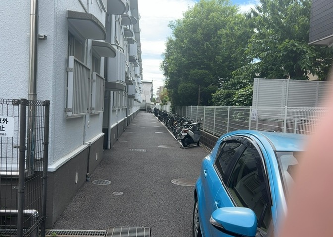 共用部分は、一棟の建物に住む区分所有者全員が共同で所有するとし、共用部分の管理、補修などは、区分所有者で形成される管理組合が行います。個人の判断で勝手に変更することはできませんので覚えておきましょう。