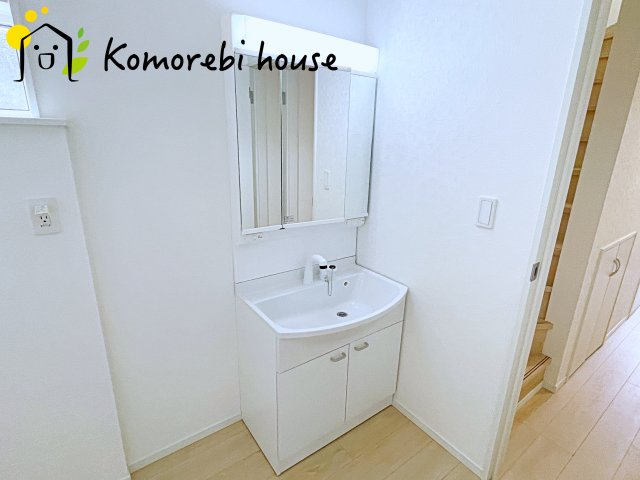 独立洗面台、朝の身支度には欠かせません