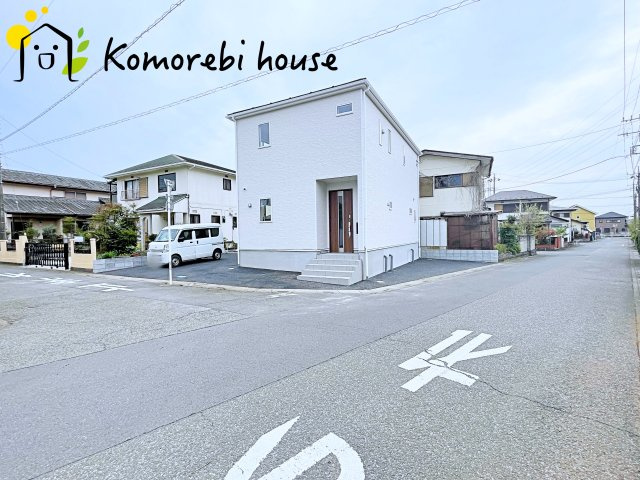 前面道路含む現地写真です