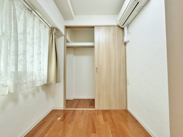 洋室2　お子様部屋の他、書斎や趣味のお部屋などにも多目的にお使いいただけます