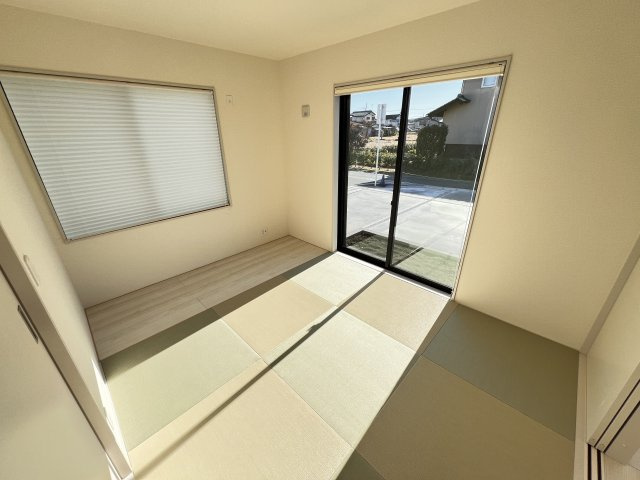 　リビング隣の和室はお子様の遊び部屋としてもちょうどいいですね♪       　　