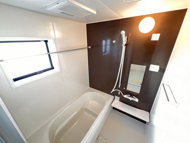 　乾燥・暖房・涼風と充実の内容！お風呂に入る前に暖房をつけておけば、寒い嫌な思いはしません。         　　